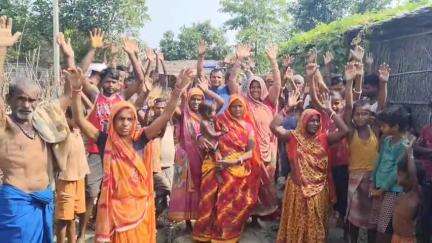 सिकटी: रामनगर गांव में सड़क नहीं बनने पर फूटा ग्रामीणों का गुस्सा, नेताओं और प्रशासन के खिलाफ जोरदार प्रदर्शन। #Jansamasya