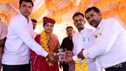 जैसलमेर: विश्वकर्मा मंदिर फलसूंड में 99.67% अंक प्राप्त करने वाली भावना सुथार और अन्य प्रतिभाओं का अभिनंदन किया गया