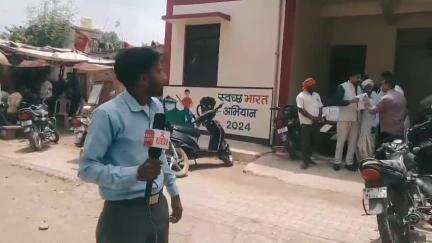 *दमोह हिंडोरिया/ महात्मा ज्योतिबा राव फुले जी की नई मूर्ति स्थापना व खिरका मोहल्ला चौराहे का नाम महात्मा ज्योतिबा फुले चौराहा  करने को लेकर सम्राट अशोक क्रांति सेना  ने सोपा ज्ञापन*

 जिला ब्यूरो चीफ _ राजेंद्र पटेल