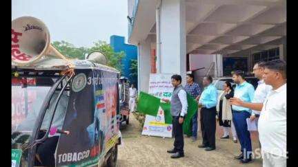 दुमका: दुमका समाहरणालय से उपायुक्त ने विश्व तम्बाकू निषेध दिवस पर जागरूकता वाहन को हरी झंडी दिखाई