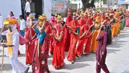 तारानगर: सात्यूं गांव में श्रीमद् भागवत कथा व नानी बाई का मायरा का शुभारंभ, निकाली गई कलश यात्रा, महिलाओं की उमड़ी भीड़