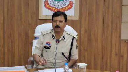 भैयाथान: सूरजपुर पुलिस की क्राइम बैठक, डीआईजी/एसएसपी श्री प्रशांत कुमार ठाकुर ने लंबित मामलों पर चर्चा की