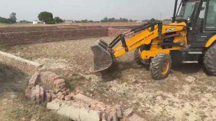 पिंड्रा: वाराणसी के बराईपुर में विकास प्राधिकरण का बुलडोजर चला, अवैध प्लाटिंग को किया गया ध्वस्त