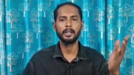 কুলতলি: গভীর জঙ্গলের মধ্যে মৌমাছির বাক্স দিয়ে মধু সংগ্রহ করছেন বনদপ্তর,এমনই মন্তব্য এপিডিয়ার দক্ষিণ ২৪পরগনা জেলার সহ-সম্পাদকের
