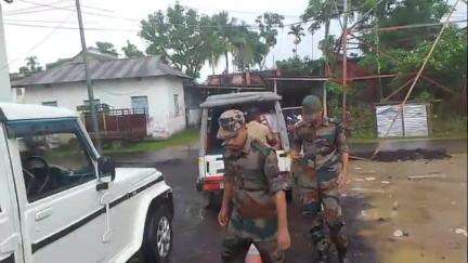 কৈলাশহর: কৈলাসহর থানার পুলিশ চেকপোস্ট সংলগ্ন এলাকা থেকে প্রচুর পরিমাণে বার্মিজ সিগারেট বাজেয়াপ্ত করে