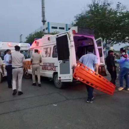 अलवर: अलवर शहर में प्रशासन ने ऑपरेशन ब्लैक आउट के दौरान मॉक डील का किया अभ्यास, सभी विभागों के अधिकारी कर्मचारी रहे मौजूद