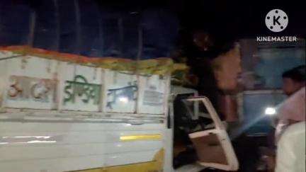 कुढ़नी: तुर्की थाना क्षेत्र में खड़ी पिकअप में दूसरी पिकअप ने मारी टक्कर, कोई हताहत नहीं