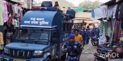 कुक्षी: कुक्षी नगर में आगामी त्योहारों को लेकर रैपिड एक्शन फोर्स ने अतिसंवेदनशील क्षेत्र में निकाला फ़्लैग मार्च