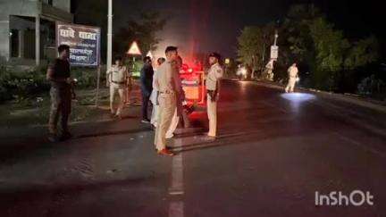थावे: थावे-मीरगंज मुख्य पथ पर पुलिस ने चलाया वाहन जांच अभियान, एसपी अवधेश दीक्षित भी रहे मौजूद, मचा हड़कंप