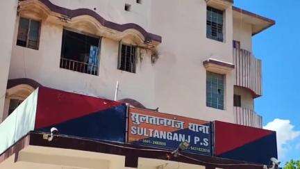 सुल्तानगंज: भूमि विवाद को लेकर सुल्तानगंज थाना परिसर में जनता दरबार का आयोजन