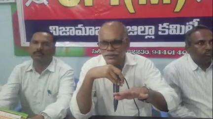 నిజామాబాద్ రూరల్: కేంద్ర ప్రభుత్వం ప్రజలను తప్పుదోవ పట్టించడానికి అనేక కుట్రలు చేస్తుందని నగరంలో CPM రాష్ట్ర కమిటీ సభ్యులు ప్రసాద్ ఆరోపణ