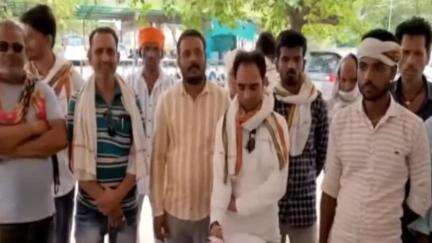 दमोह: DAP खाद्य उपलब्ध कराने की मांग को लेकर किसानों ने कलेक्ट्रेट कार्यालय पहुंचकर कलेक्टर के नाम सौंपा ज्ञापन #Jansamasya