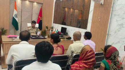 जगदीशपुर: भागलपुर: वरीय पुलिस अधीक्षक ने जनता दरबार में फरियादियों की शिकायतें सुनीं
