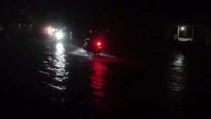 কৈলাশহর: টানা বৃষ্টি হওয়ার কারণে কৈলাসহরের বিভিন্ন এলাকা জনমগ্ন হয়ে পড়েছে