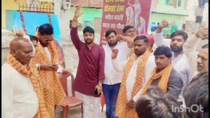 एत्मादपुर: वार्ड 58 बघेल बस्ती में पार्षद ने अहिल्याबाई होलकर के बोर्ड का किया अनावरण