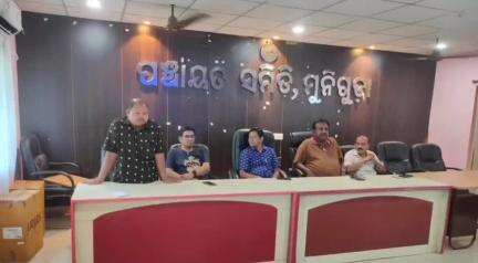 ରାୟଗଡା: ମୁନିଗୁଡା ବ୍ଳକ କାର୍ଯ୍ୟାଳୟ ରେ ସହକାରୀ ଯନ୍ତ୍ରୀ ଓ ପଞ୍ଚାୟତ କାର୍ଯ୍ୟ ନିର୍ବାହୀ ଅଧିକାରୀଙ୍କ ଅବସର କାଳୀନ ସମ୍ବର୍ଦନାରେ ଯୋଗଦେଲେ ବିଡ଼ିଓ