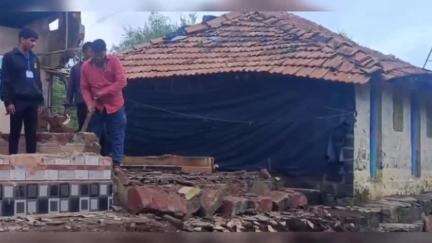 शाहूवाडी: विशाळगडावरील 11 अतिक्रमणे वन विभागाकडून काढण्यात आली.