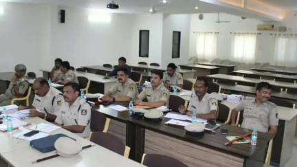 ಕಲಬುರಗಿ: ನಗರದಲ್ಲಿ ಜಿಲ್ಲಾ ಪೊಲೀಸ್ ಅಧೀಕ್ಷಕರ ನೇತೃತ್ವದಲ್ಲಿ ಅಪರಾಧ ವಿಮರ್ಶನಾ ಸಭೆ