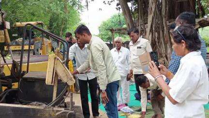 મહુધા: ધારાસભ્ય શ્રી સંજયસિંહ મહિડાના માર્ગદર્શન હેઠળ છલા અમરસિંહની મુવાડીથી ઉંદરા સણાલીરોડ સુધી ડામર રોડનું ખાતમુહૂર્ત કરાયું