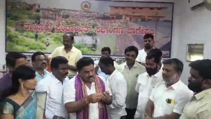 ಬಾಗೇಪಲ್ಲಿ: 'ಗ್ಯಾರೆಂಟಿ'ಗಳು ಬಡವರಿಗೆ ಅಕ್ಷಯ ಪಾತ್ರೆ ಇದ್ದಂತೆ: ಪಟ್ಟಣದಲ್ಲಿ ಶಾಸಕ ಎಸ್.ಎನ್.ಸುಬ್ಬಾರೆಡ್ಡಿ