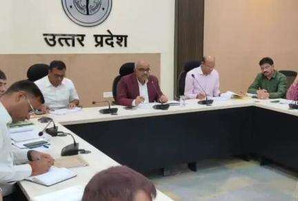 कानपुर: जिले में विकास कार्यों की समीक्षा बैठक, डीएम ने खराब प्रदर्शन वाले विभागों को दिए सुधार के निर्देश