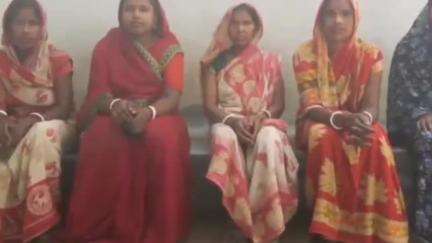 गुनौर: अहिरगुवां ग्राम में स्वसहायता समूह से जुड़कर महिलाओं के लिए आर्थिक सशक्तिकरण की राह हुई आसान