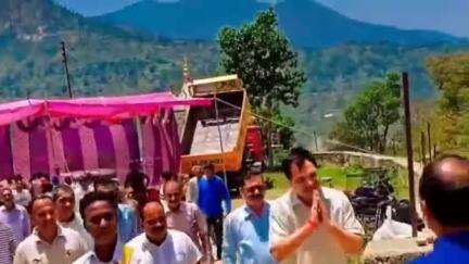 चिन्यालीसौड़: विधायक ने थोला से कुमारडा मोटर मार्ग के सुधारीकरण एवं डामरीकरण कार्य का उद्घाटन किया