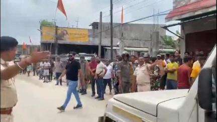 মাটিগাড়া: মাটিগাড়ায় দুই গোষ্ঠীর মধ্যে বিবাদের জেড়ে হাতাহাতি, উত্তপ্ত হয়ে উঠে এলাকা, পরিস্থিতি সামাল দিতে ঘটনাস্থলে সংসদ রাজু বিস্ত