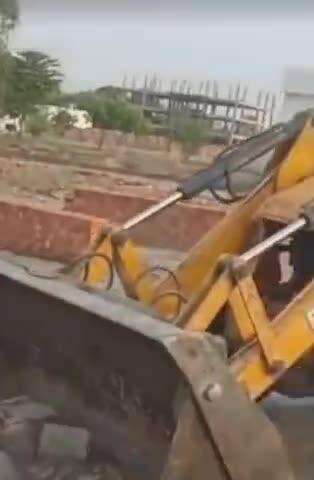 नवाबगंज: मूहेरा और कुरौली में अवैध प्लाटिंग पर चला बुलडोजर, बिना नक्शा स्वीकृति वाले निर्माण होंगे ध्वस्त