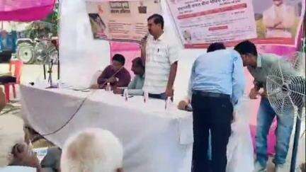 बिसवां: मानपुर के कटिया कृषि विज्ञान केंद्र के वैज्ञानिकों ने देना ग्राम में भारत विकसित यात्रा के तहत किसानों को दी जानकारी
