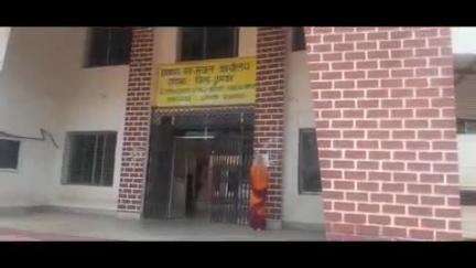 रामगढ़: अमरपुर मार्ग पर बरमसिया पुल के पास बाइक सवार 3 लोग अनियंत्रित होकर गिरे, तीनों हुए घायल