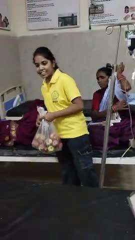 कौशल्या ह्यूमैनिटी फाउंडेशन KHF संगठन द्वारा सामुदायिक स्वास्थ्य केंद्र पवई में फल फ्रूट्स सेव केला और बिस्किट वितरण किए गए