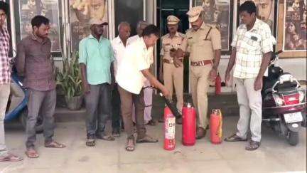 పలమనేరు: సినిమా థియేటర్లో అగ్ని ప్రమాదాల నివారణకు మాక్ డ్రిల్ నిర్వహించిన అగ్నిమాపక శాఖ అధికారులు