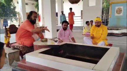 दमोह: साकेत धाम में भारतीय सैन्य शक्ति को समर्पित नवग्रह शांति महायज्ञ शुरू