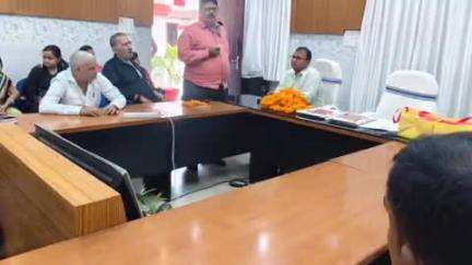 मुशहरी: मुजफ्फरपुर नगर निगम में हंसराज राय और विजय कुमार सिंह के सेवानिवृत्त होने पर विदाई समारोह आयोजित