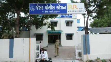 જેસર: લિકડિયા વિસ્તારમાં જુગાર રમતા ત્રણ જુગારી ઝડપાયા ગુનો દાખલ કરાયો