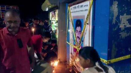 মেদিনীপুর: অগ্নিদগ্ধ হয়ে মৃত্যু ব্যবসায়ীর; দোষীদের শাস্তির দাবিতে কেরানীচটিতে মোমবাতি মিছিল ও স্মরণসভা স্থানীয়দের উদ্যোগে
