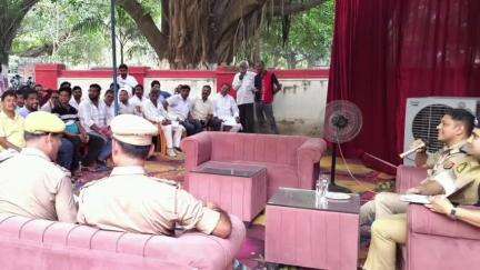 केराकत: चंदवक थाना परिसर में पुलिस अधीक्षक ने लगाई चौपाल
