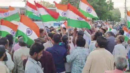 ઉપલેટા: પોરબંદરથી પદયાત્રા કરી પહેલગામ જતા યુવકનું ઉપલેટા શહેરમાં વાજતે ગાજતે હાર તોરા કરી સ્વાગત સન્માન કરાયું