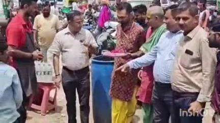 દાંતા: અંબાજી ખાતે સ્વચ્છતા ડ્રાઇવ અને જનજાગૃતિ કાર્યક્રમ કરી અનેરો સંકલ્પ તિલક અને રક્ષા સુત્ર બાંધી કરવામાં આવ્યો.