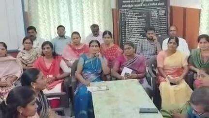 ஊத்தங்கரை: வட்டாட்சியர் அலுவலகத்தில் வன்கொடுமை தடுப்பு குறித்து விழிப்புணர்வு . வட்டாட்சியர் தலைமையில் நடைபெற்றது