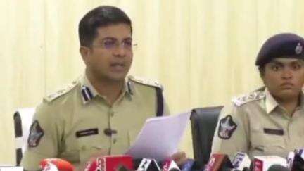 కర్నూలు: ఆదోనిలో క్రికెట్ బెట్టింగ్ ముఠాను అరెస్టు చేసిన పోలీసులు. మీడియా సమావేశంలో వివరాలు వెల్లడించిన జిల్లా ఎస్పీ విక్రాంత్