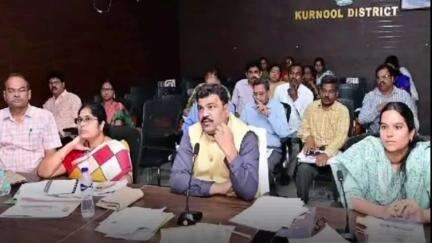 కర్నూలు: పెద్దకడబూరు మండల అధికారులకు కర్నూలు జిల్లా కలెక్టర్ పి రంజిత్ భాష హెచ్చరిక