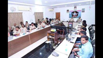 రాజమండ్రి సిటీ: నెలవారి నేర సమీక్ష పై సమావేశం నిర్వహించిన జిల్లా ఎస్పీ నరసింహ కిషోర్