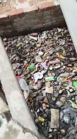 नगर पंचायत सकीट में नालों की बदहाली ने खोली नगर प्रशासन की पोल
थोड़ी सी बारिश में जलभराव, कूड़ा करकट से लोगों का जीना हुआ दुश्वार