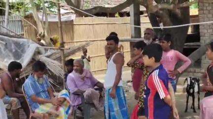 ডোমকল: ডোমকলের বর্তনাবাদ এলাকায় ঘটে গেল এক চাঞ্চল্যকর ঘটনা,বাড়ির সামনেই রহস্যজনকভাবে মিলেছে কালো জাদুর চিহ্ন