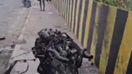 हिसार: बिकानेर चौक पुल पर भीषण सड़क हादसा, गाड़ी का इंजन और उपकरण बिखरे, पुलिस जांच में जुटी