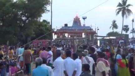 திருத்துறைப்பூண்டி: திரௌபதி அம்மன் கோவில் தீமிதி திருவிழா ஏராளமான பக்தர்கள் பங்கேற்பு