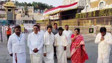 తిరుమల శ్రీవారి సేవలో ఏపీ హైకోర్టు న్యాయమూర్తి నిమ్మగడ్డ వెంకటేశ్వరరావు