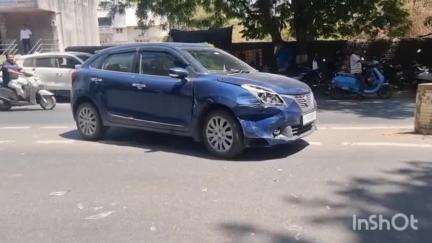 આણંદ શહેર: જૂની સિવિલ કોર્ટ રોડ ઉપર ગાડી અને બાઈક વચ્ચે અકસ્માત સર્જાયો